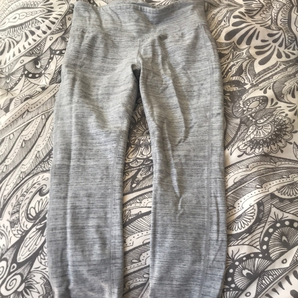 Gap Fit light grey crop leggings
